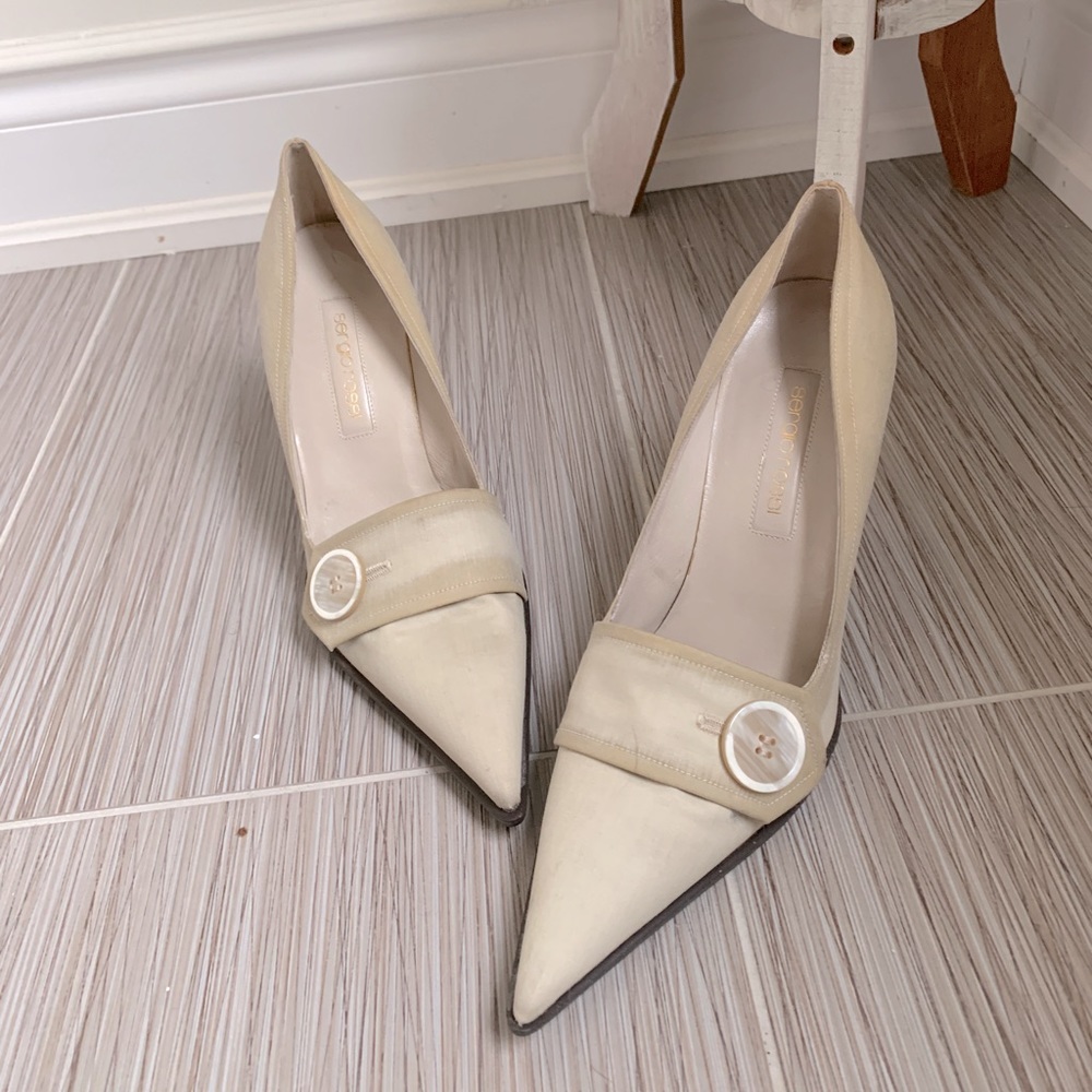 Vintage fabric pumps with button detail